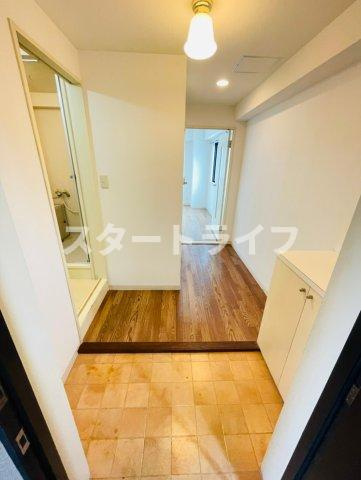 大阪市淀川区木川東３丁目の賃貸マンションの玄関