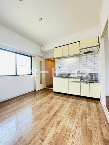 大阪市淀川区木川東３丁目の賃貸マンションの居間・リビング