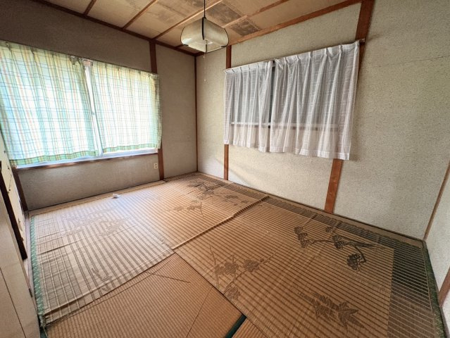 庭広々！家庭菜園にも！鹿島市高津原の和室