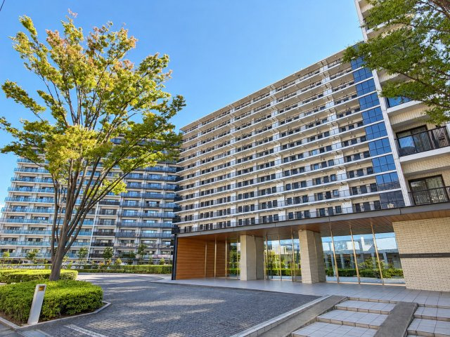シティテラス平井の外観|エントランス前に停車してあった車を消すAI 生成を含むため、実際とは異なる場合があります