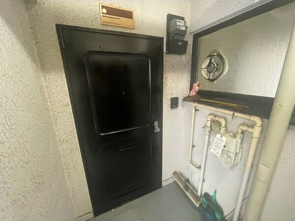 八熊明輝ビルの玄関