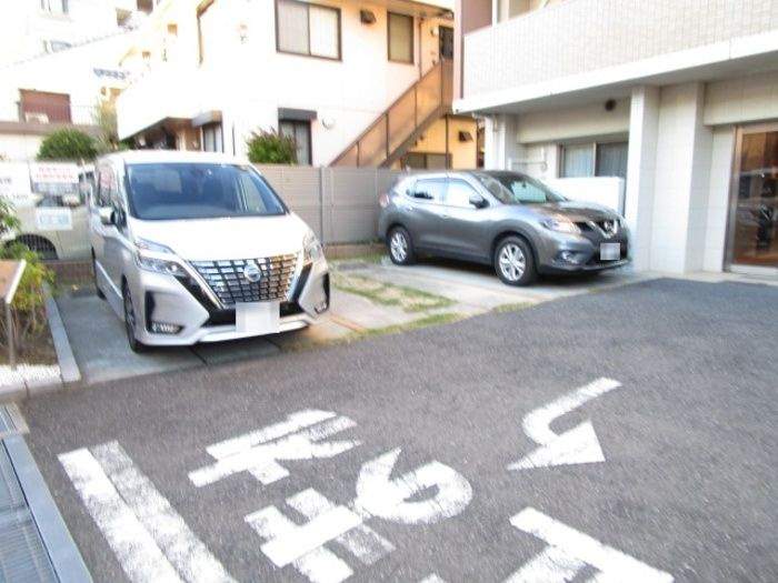 【駐車場】