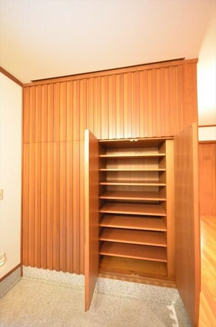 田園調布２丁目Ｋ邸の収納|ちょっとした収納スペースも充実しています