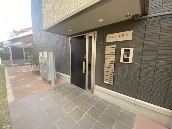 D-room名駅　E棟のエントランス