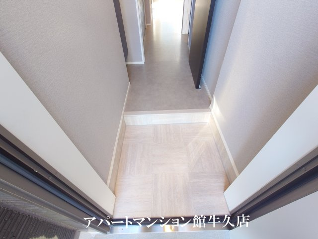 仮）牛久市田宮町新築アパートの玄関