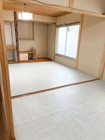 野作町戸建の居間・リビング