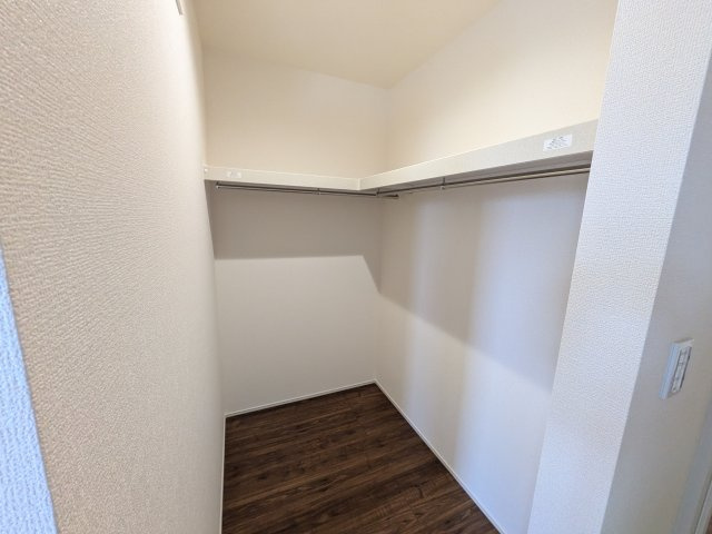 笠間市鯉淵　第11　新築戸建ての収納|衣類や季節ものバッグ、帽子などの小物もまとめて収納できる広々としたウォークインクローゼット♪