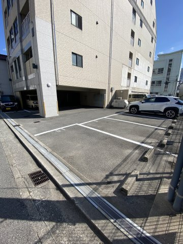 パラッツォ・デルマーレの駐車場