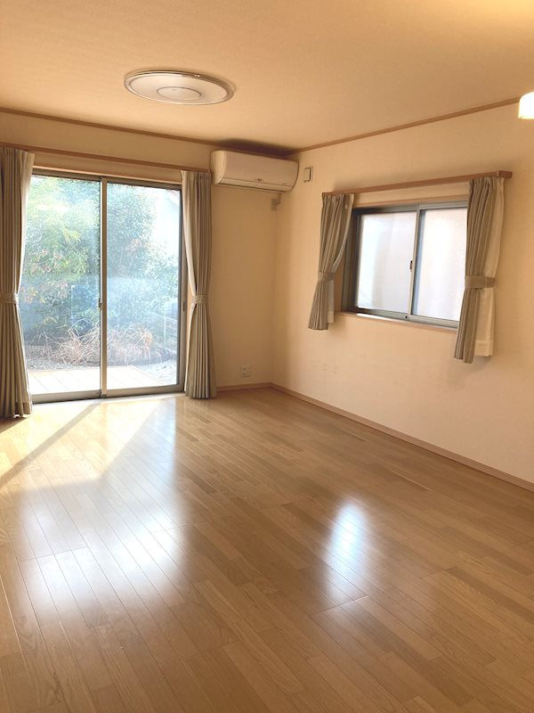 安新町杉江貸家の居間・リビング
