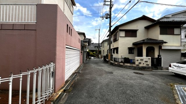 豊中市清風荘１丁目　中古戸建住宅の前面道路含む現地写真|前面道路含む現地写真です