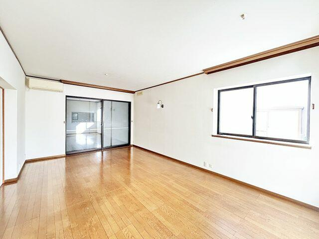 宇都宮市緑２丁目　3ＳＬＤＫ　中古住宅のその他|【リフォーム中】リビングです。