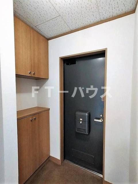 フレンドハイツの玄関