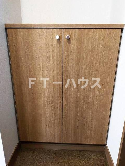 フレンドハイツの玄関