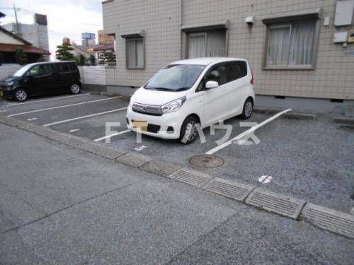 フレンドハイツの駐車場