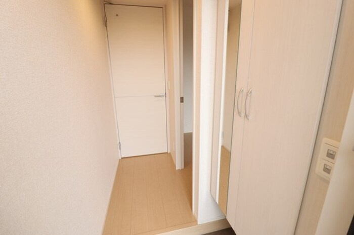 ルミウスの玄関|トールタイプの姿見付シューズボックス