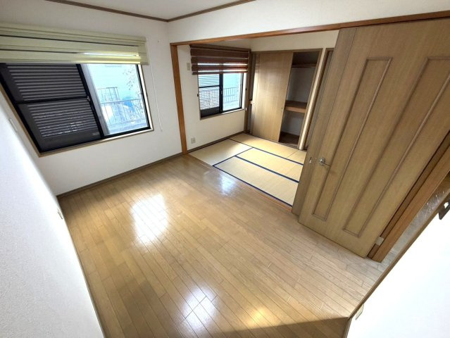 藤光町貸家の寝室|風通しも良い寝室です☆