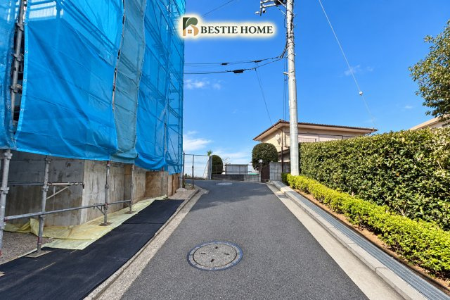 ■BESTie100■生麦歩12分♪角地×南向き×建物102.31㎡×WICの前面道路含む現地写真|前面道路含む現地写真です。