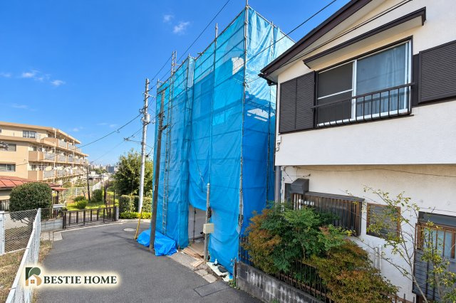 ■BESTie100■生麦歩12分♪角地×南向き×建物102.31㎡×WICの前面道路含む現地写真|前面道路含む現地写真です。