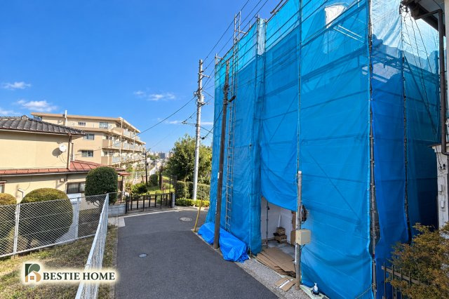 ■BESTie100■生麦歩12分♪角地×南向き×建物102.31㎡×WICの前面道路含む現地写真|前面道路含む現地写真です。