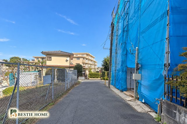 ■BESTie100■生麦歩12分♪角地×南向き×建物102.31㎡×WICの前面道路含む現地写真|前面道路含む現地写真です。