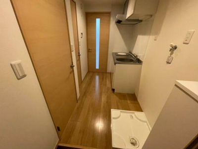【玄関】 | Ｖｉｌｌａ　Ｇｒｉｇｉｏ　大森西 | 玄関からお部屋に向けて