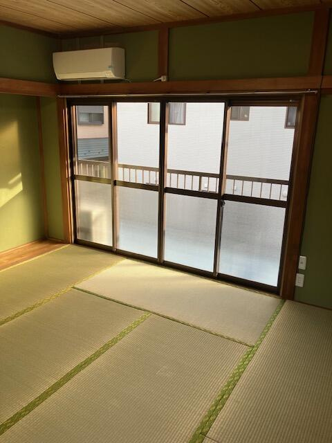 宇都宮市中今泉３丁目　2ＬＤＫ　中古住宅の和室|２階８帖和室