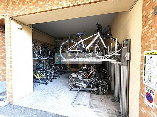 ライオンズマンション池袋要町第二の駐車場