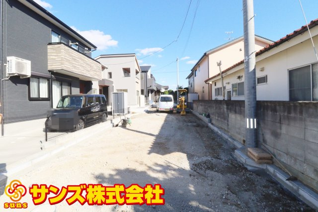 郡山市安積荒井3丁目　　　　２号棟　　　安積第１小学校、安積中学区の外観|西側から見た駐車場を含む外観♪