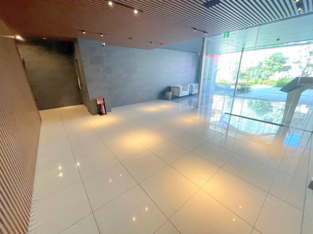 スプランディッド新大阪EASTのエントランス
