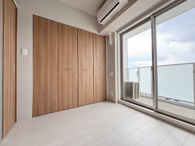 スプランディッド新大阪EASTの洋室