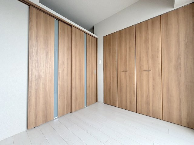 スプランディッド新大阪EASTの洋室