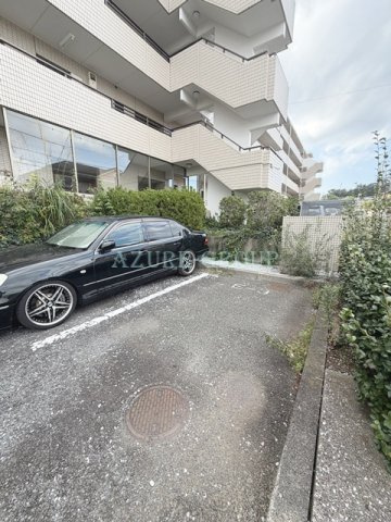 テラス都築中央公園の駐車場