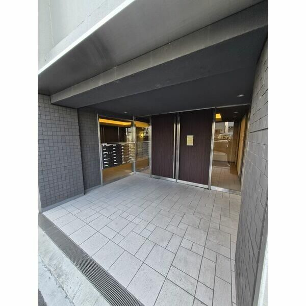 田園マンションのエントランス|建物の内部です