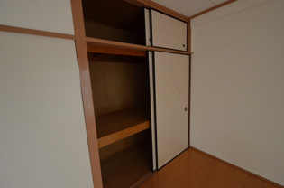 アースハイツ1の収納