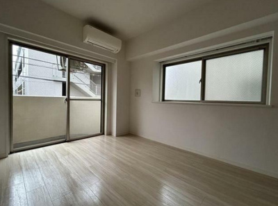 【居間・リビング】 | メゾン西馬込 | 2面採光の明るいお部屋です。