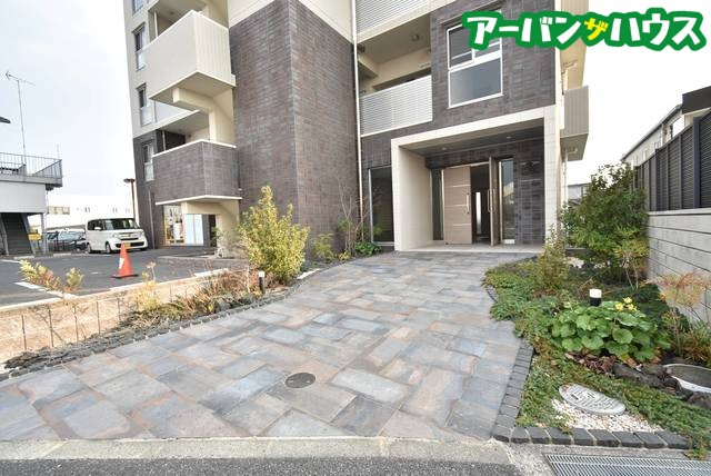 ＣＲＡＳＳＯ　ＩＭＡのエントランス