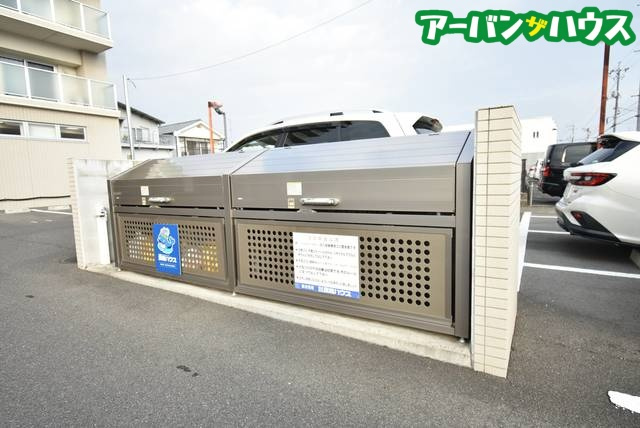 ＣＲＡＳＳＯ　ＩＭＡの駐車場