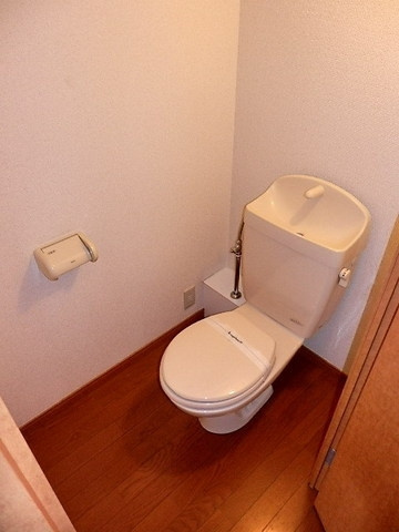 レオパレスプリマベーラのトイレ|ゆったりとした空間のトイレです