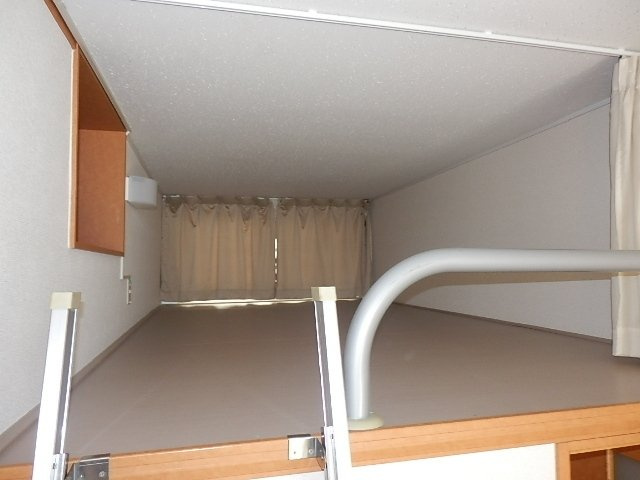 レオパレスプリマベーラの寝室|落ち着いた色調の寝室です