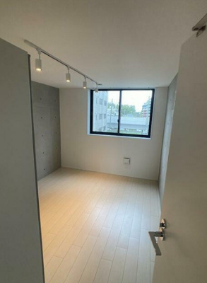 【居間・リビング】 | エストゥルースプラス大森 | 7.9帖のお部屋です。