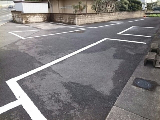 白樫ハイツの駐車場