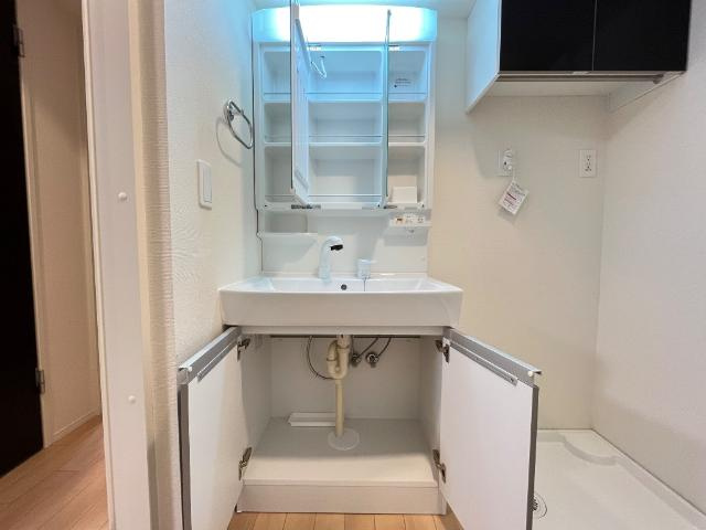 カーサ　ヴィヴァーチェの洗面所|洗面