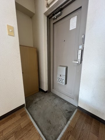 マンションヒバリの玄関|シューズボックスがあり玄関を綺麗に保てます！※別部屋写真参考