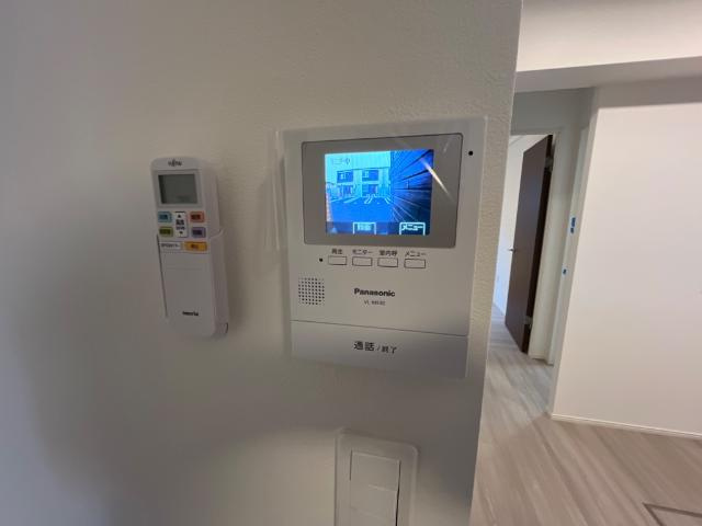 レーヴィストの内装|カメラ付インターホン