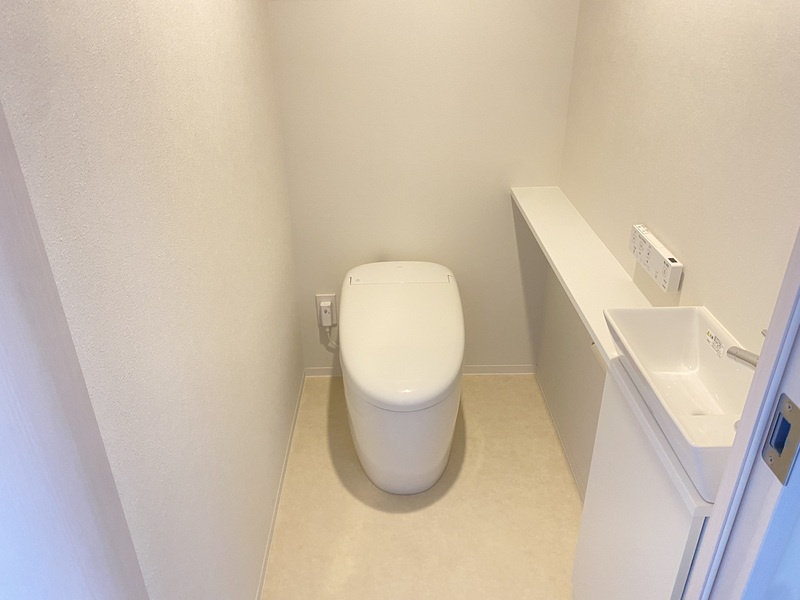 ONE ROOF RESIDENCE NISHINIPPORIのトイレ