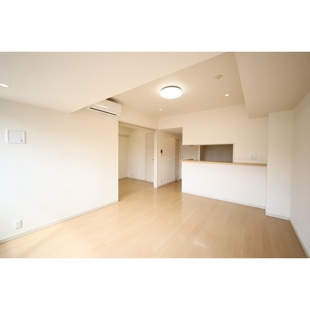 エスティメゾン四谷坂町の居間・リビング