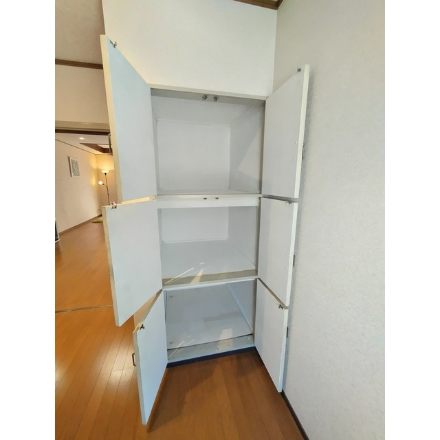 小鳥の歌う四季の庭の収納|階段下収納