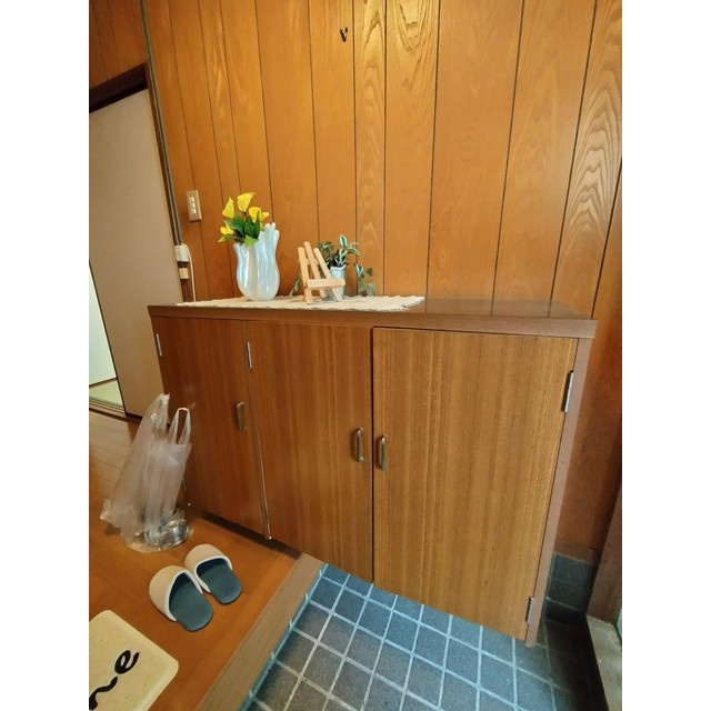 小鳥の歌う四季の庭の玄関