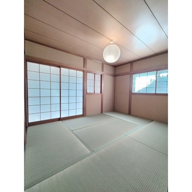 小鳥の歌う四季の庭の内装|1階和室