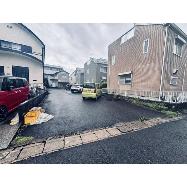 岐阜市鷺山の店舗事務所の駐車場